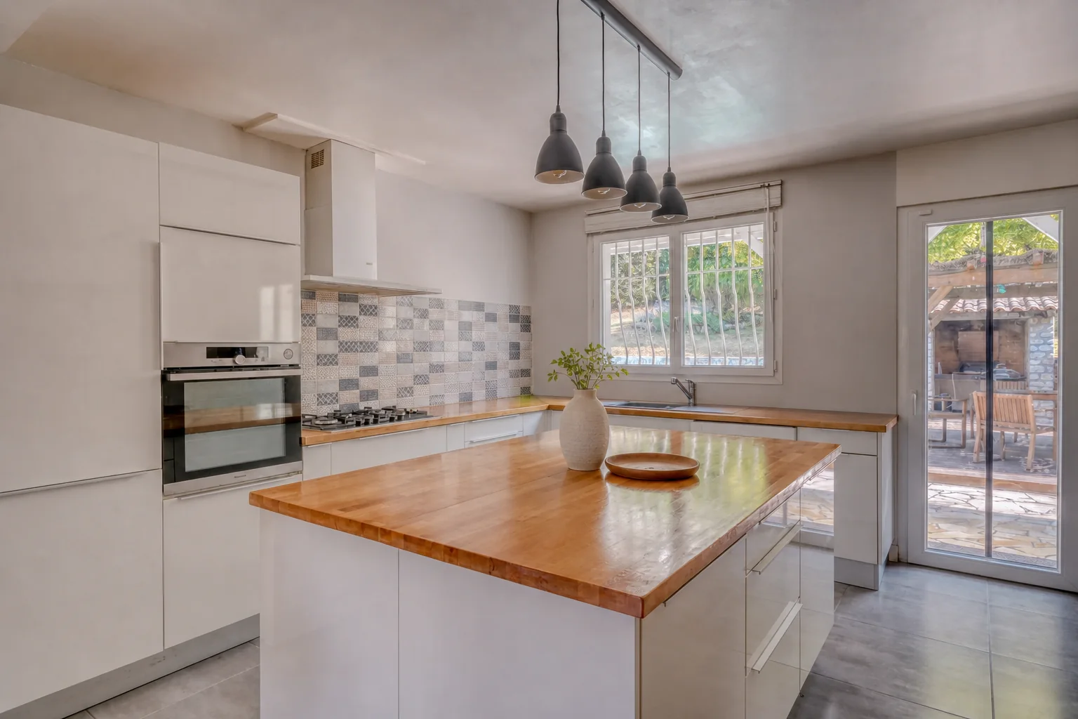 Même cuisine après retrait virtuel du mobilier